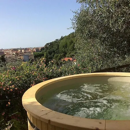 Sleeps 4 Pool Air Con Wifi Chiavari
