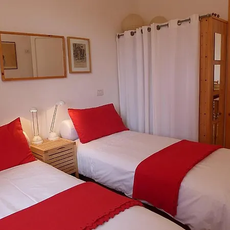 Sleeps 4 Pool Air Con Wifi