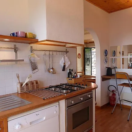 דירה Sleeps 4 Pool Air Con Wifi קיאברי